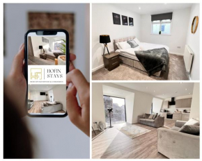 Luxury Two Bedroom Apartment for 4 Guests by Hofin Stays Serviced Accommodation Liverpool With Wifi
